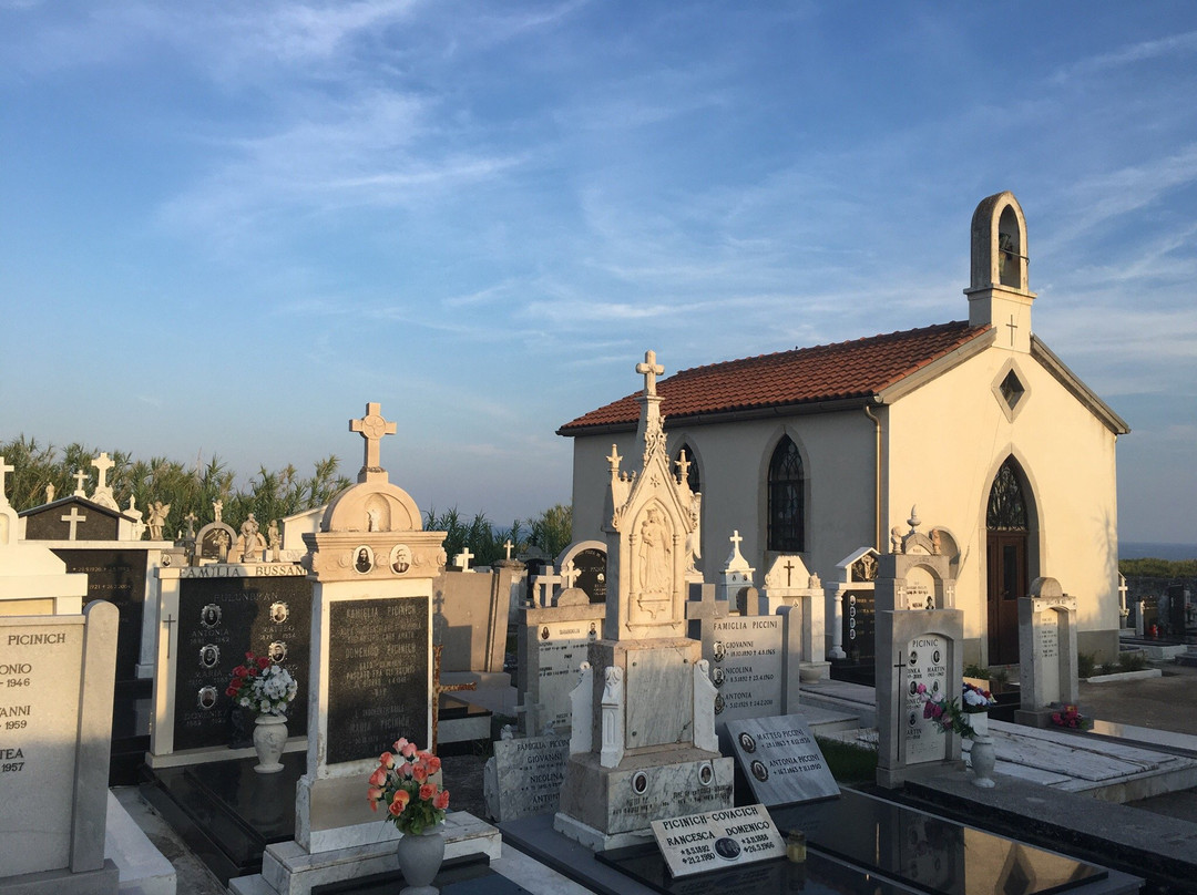 Cemetery and Chapel of Our Lady of Sorrows景点图片