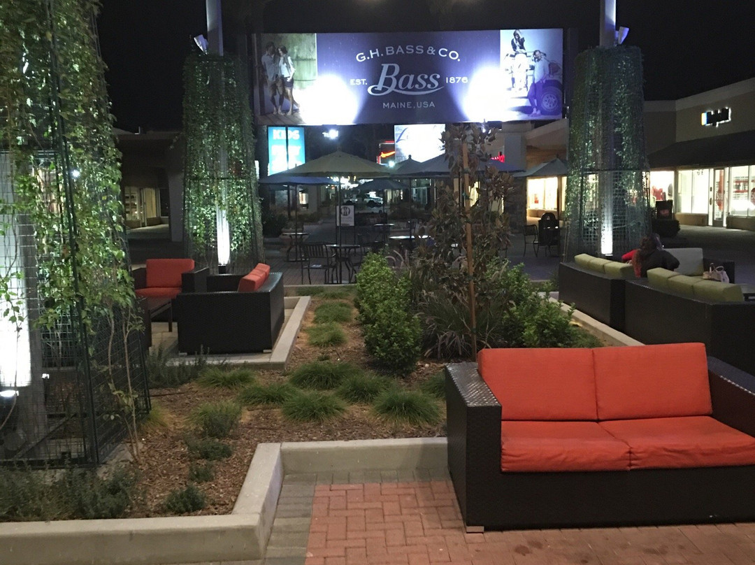 Outlets at Lake Elsinore-埃尔西诺湖必去景点