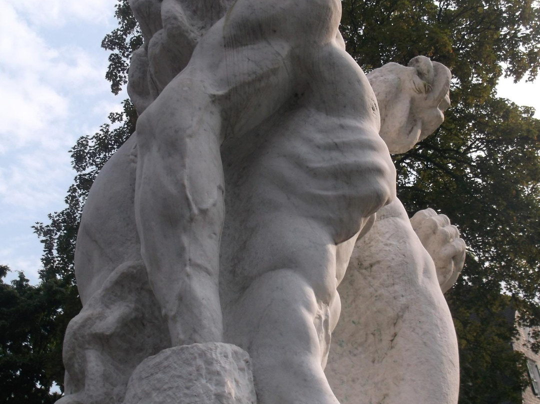 Engels Denkmal "Die starke Linke"-伍珀塔尔必去景点