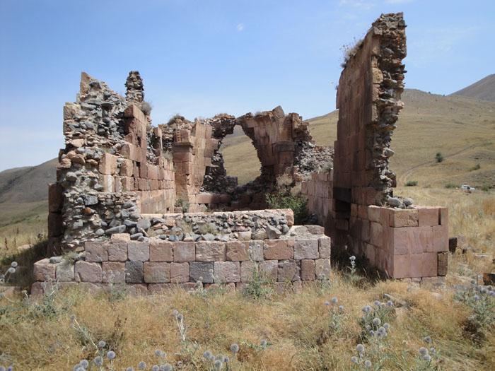 Tanahati Karmir Monastery景点图片