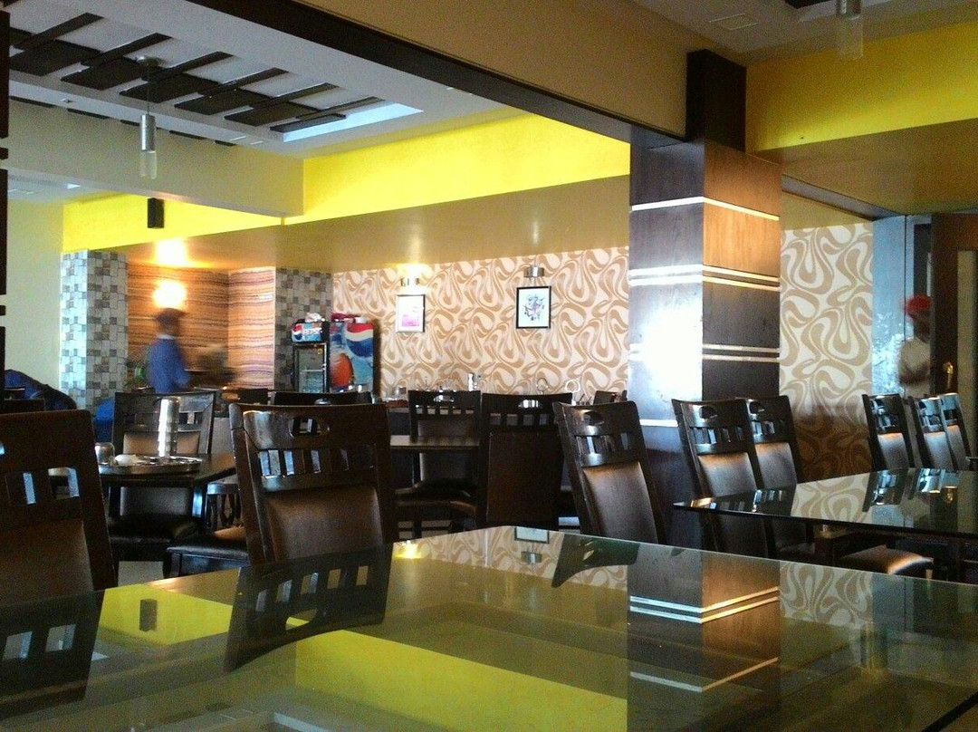 Valsad District餐馆和美食-Toral Dining Hall