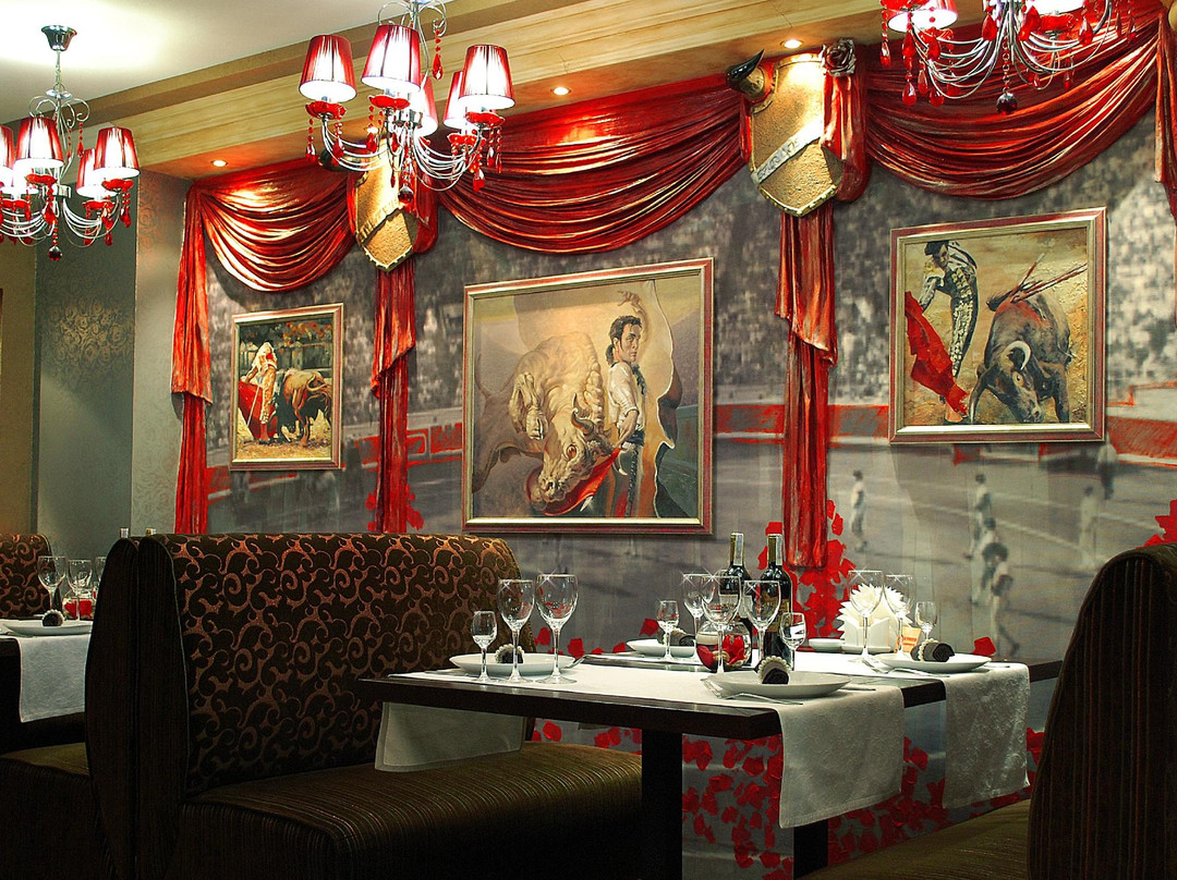 Staryi Saltiv餐馆和美食-Estadio