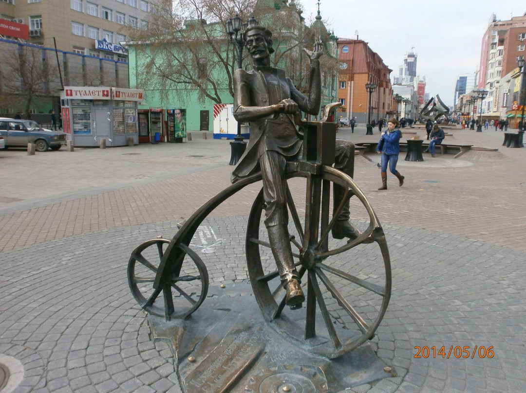 Monument to the Inventor of Bicycle Efim Artamonov景点图片