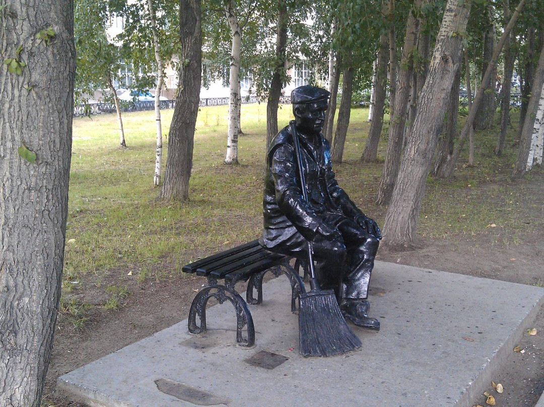 Monument to The Street Cleaner景点图片