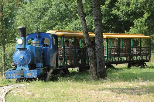 Diverty Parc-Livré-sur-Changeon必去景点