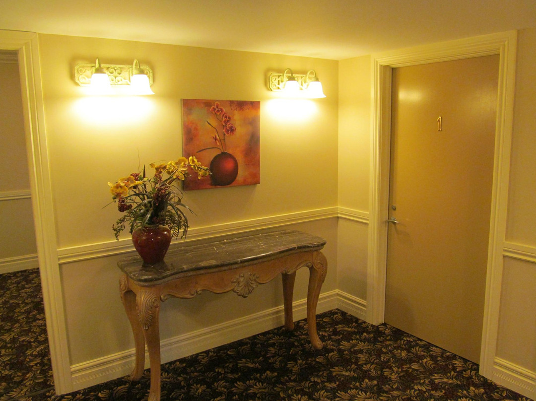 The Queen's Inn主图