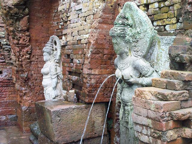 Belahan Temple-巴苏鲁安必去景点