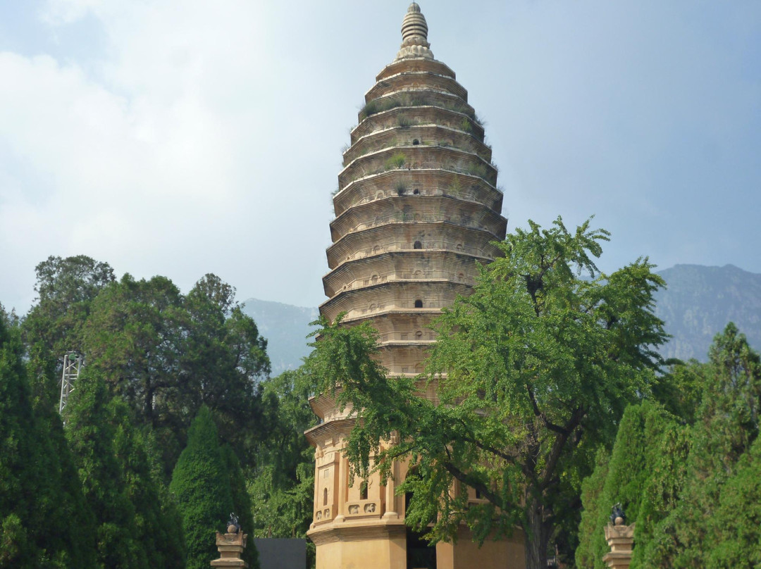 嵩岳寺塔-登封市必去景点