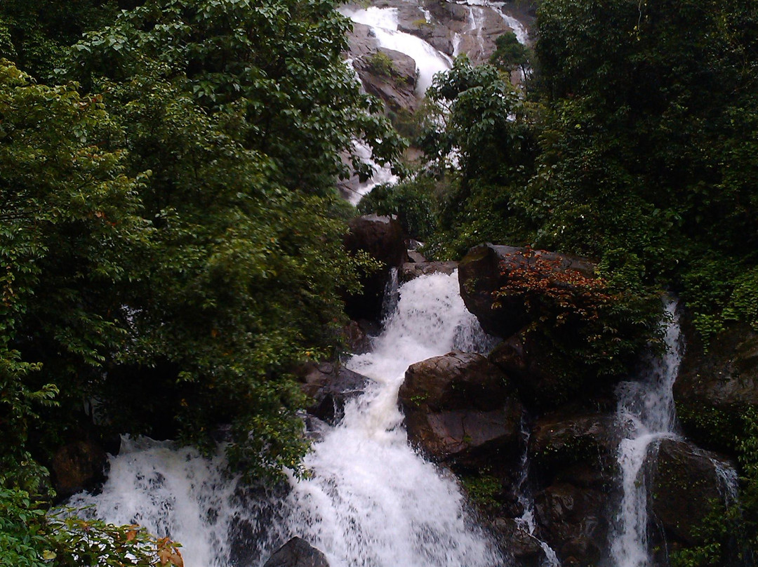 Anashi Waterfall景点图片