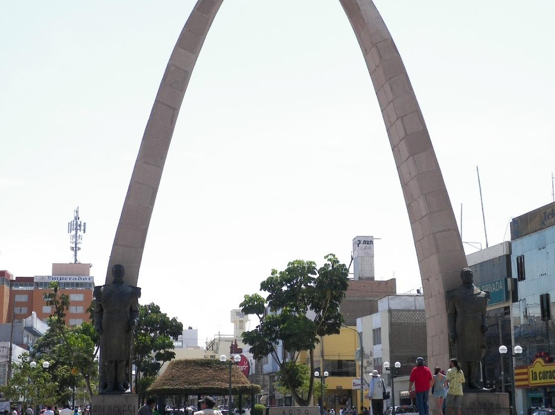 Arco Parabolico-塔克纳必去景点