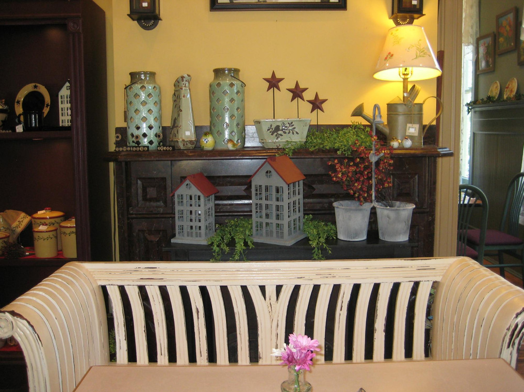 Curwensville餐馆和美食-The Strawberry Tree Gift Shop and Tea Room