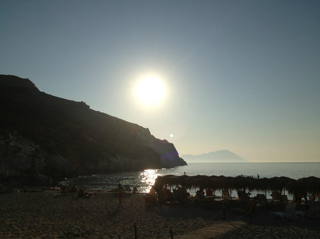 Plathiena Beach-米洛斯岛必去景点