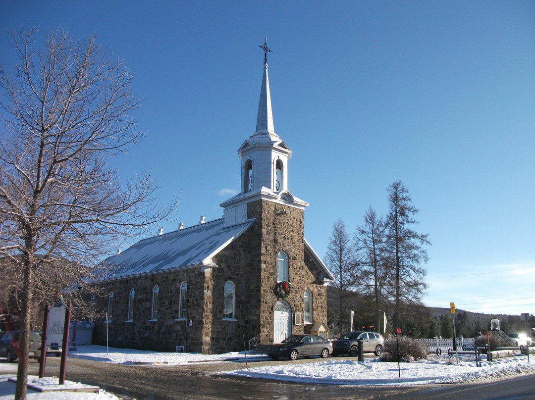 Place de l'Eglise Saint-Edmond-de-Stoneham景点图片