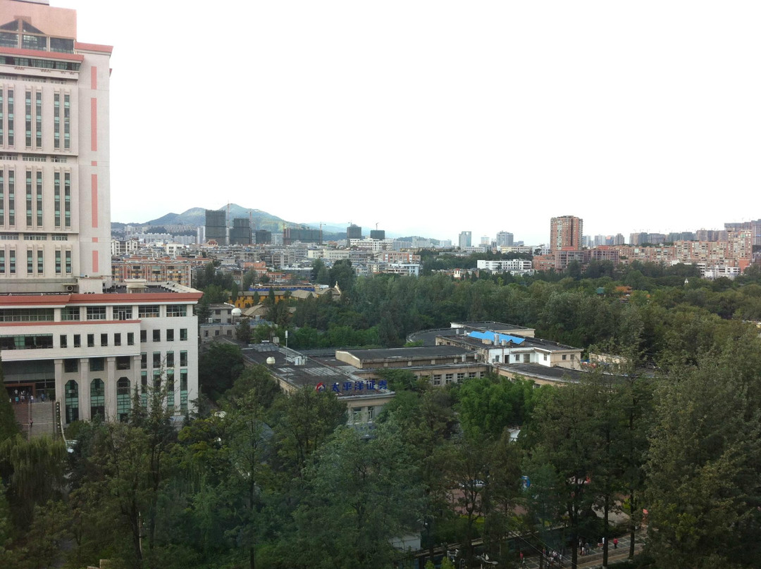 昆明君樂酒店主图