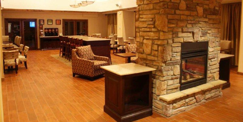 萨利达汉普顿旅馆&套房酒店主图