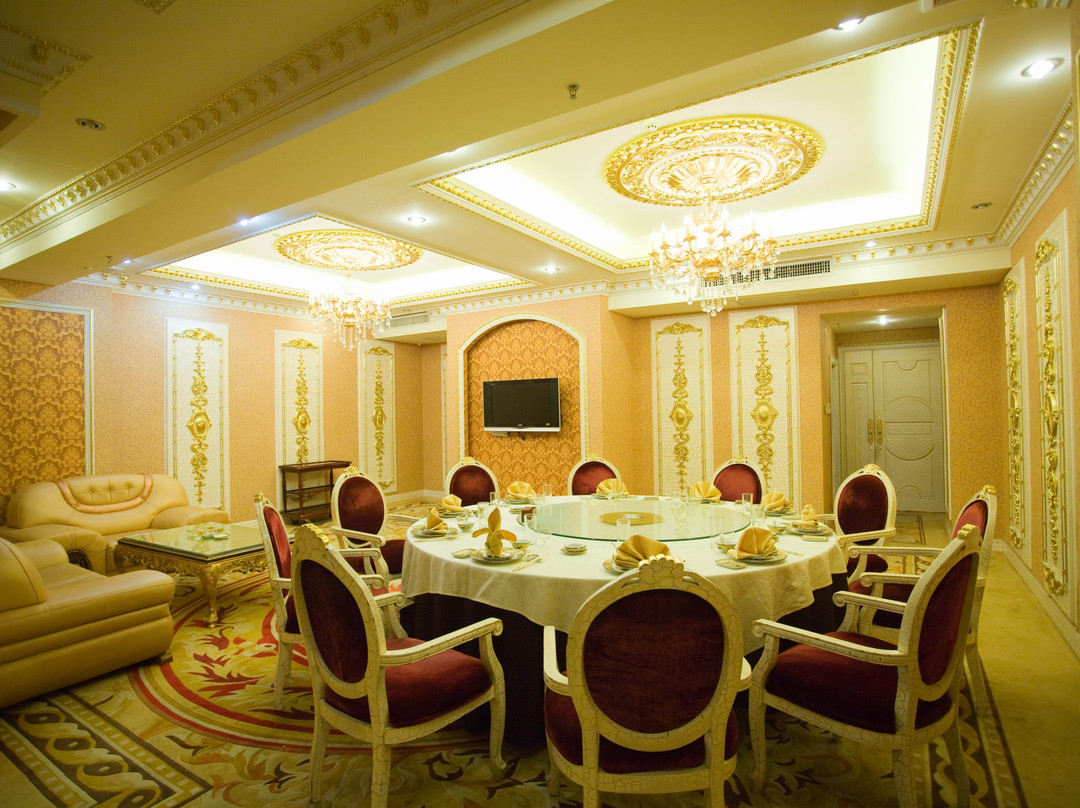 皇廷大酒店主图