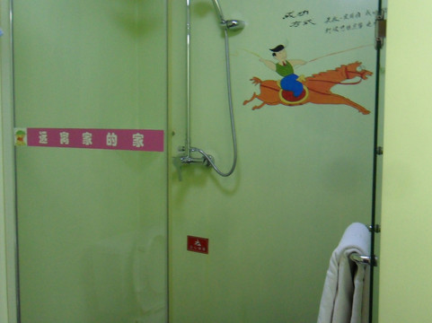 爱尊客酒店(青岛五四广场延安三路地铁站店)主图