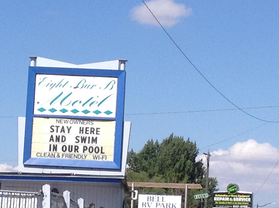 Eight Bar B Motel主图