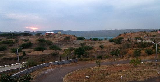 Lonar crater lake景点图片