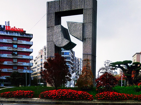 Escultura «Puerta del Atlántico»