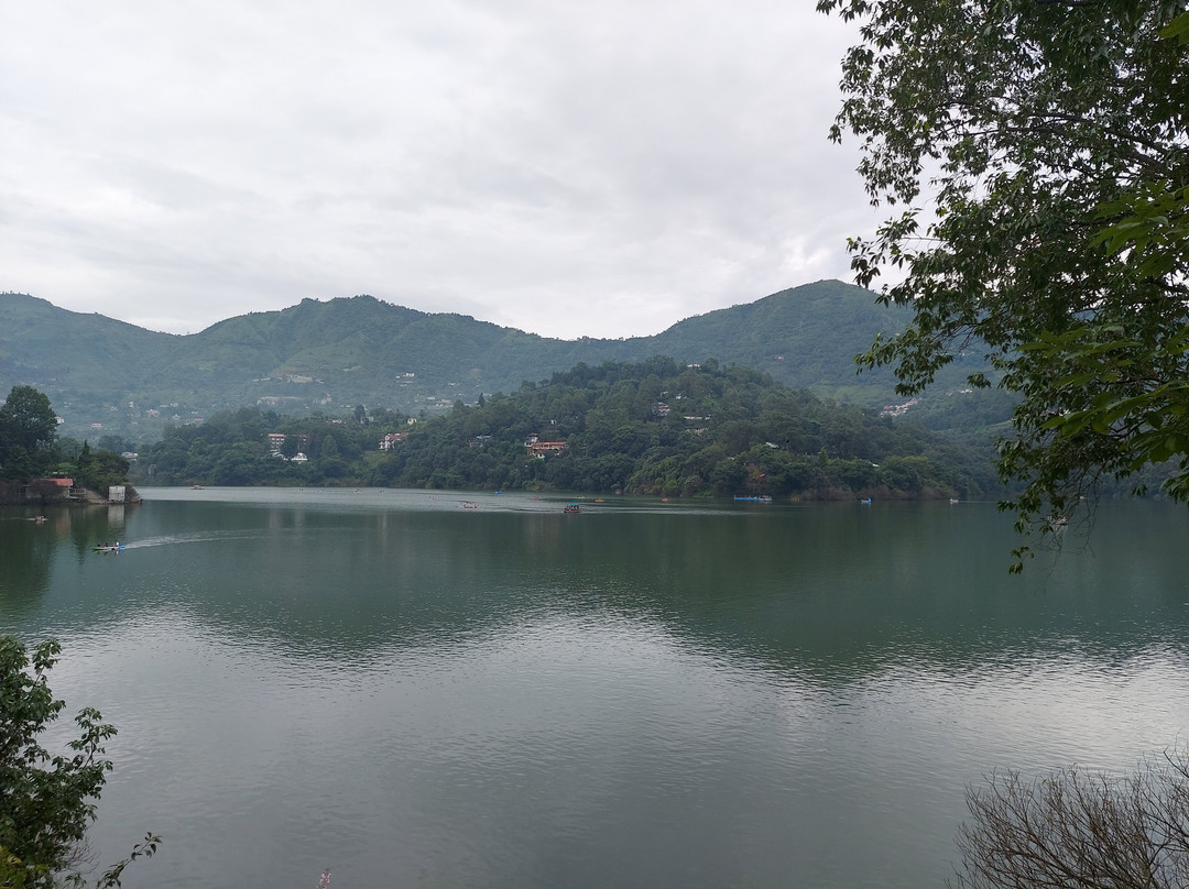 Naukuchiatal Lake景点图片