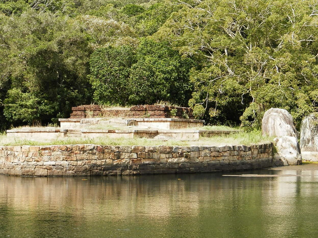 Kalu Diya Pokuna Natural Black Water Pond景点图片