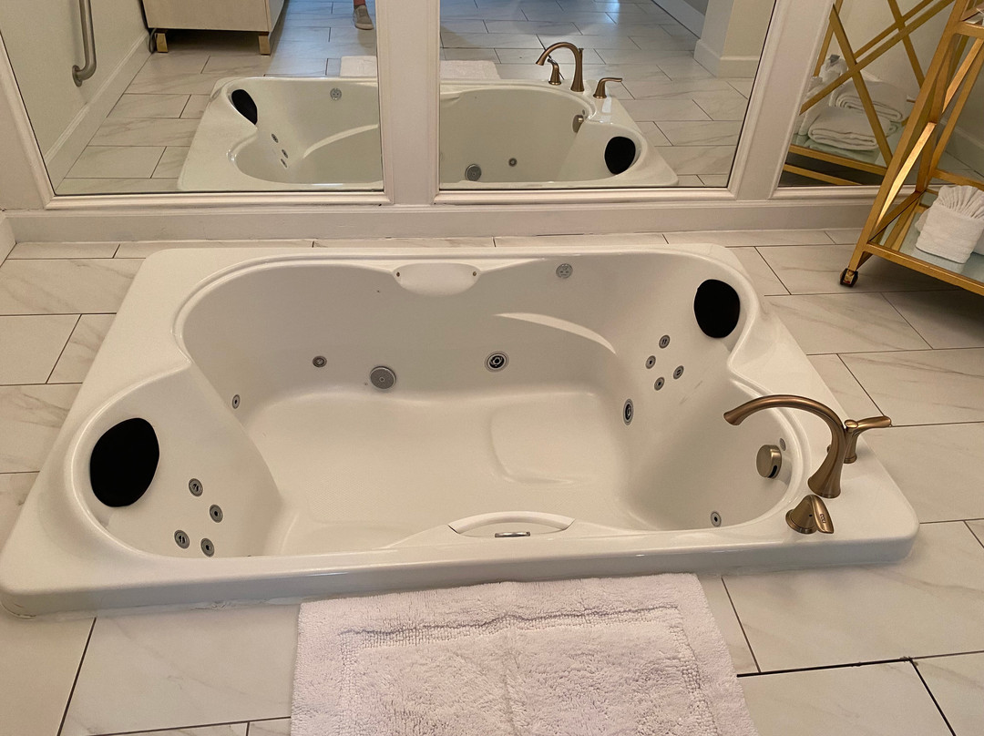 The Burgundy Hotel, Tapestry Collection by Hilton主图