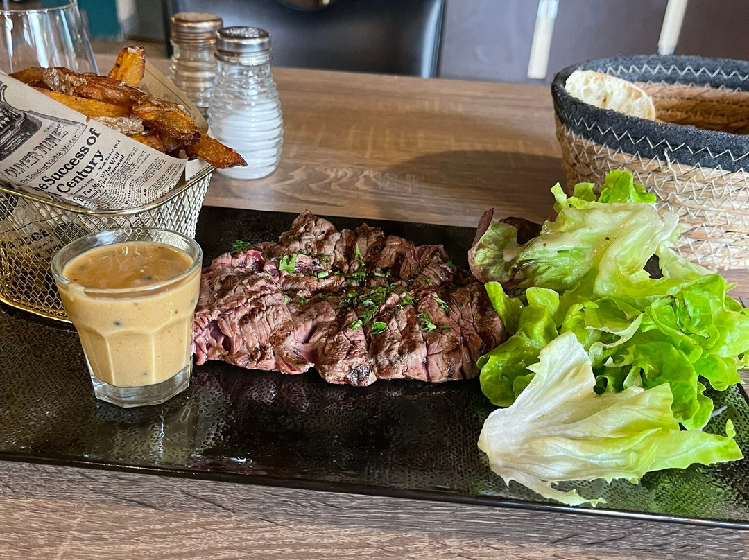 Logis Hôtel les Dineux Village主图