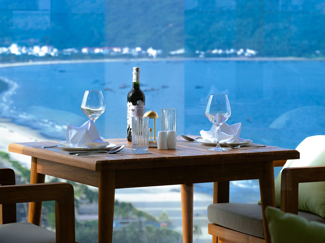 Casa Breeze Restaurant & Bar