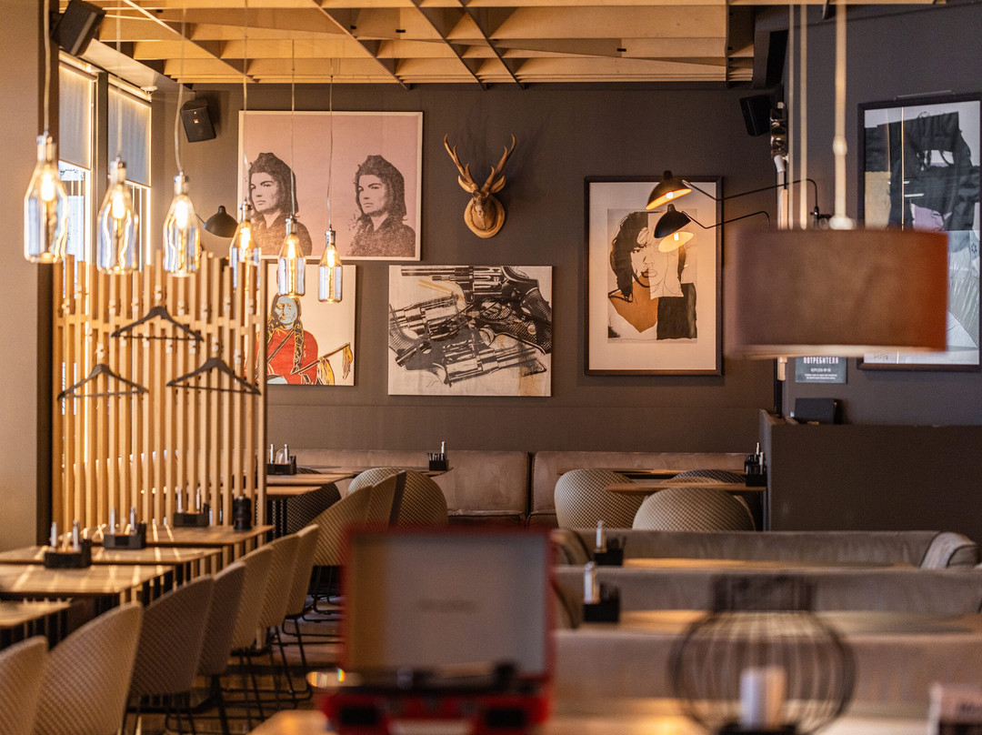 BENEDICT Breakfast & Lounge