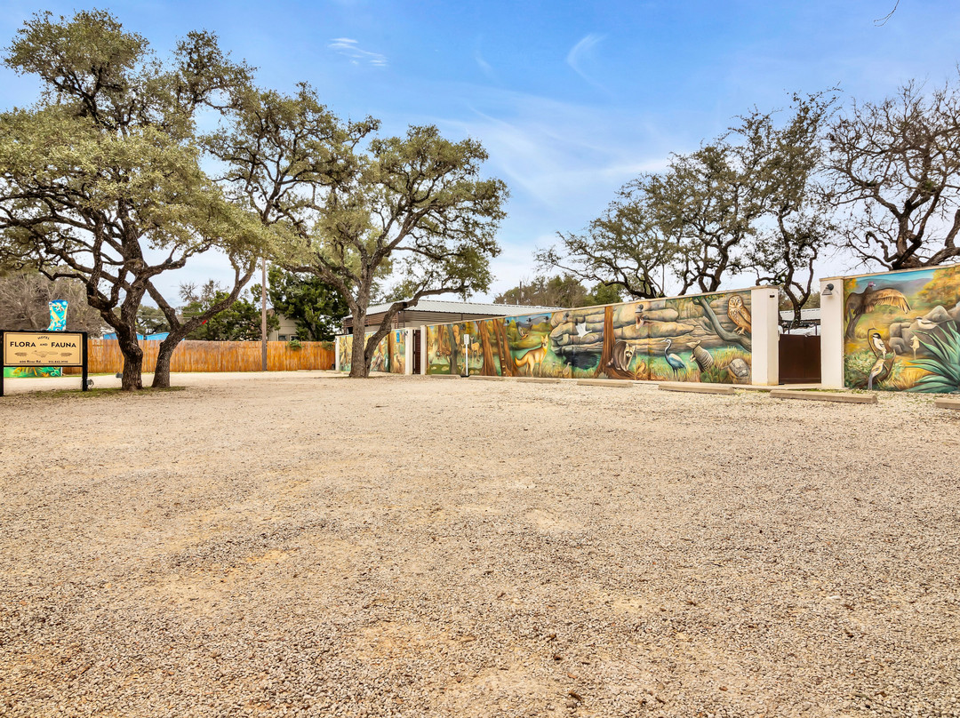 Hotel Flora And Fauna主图