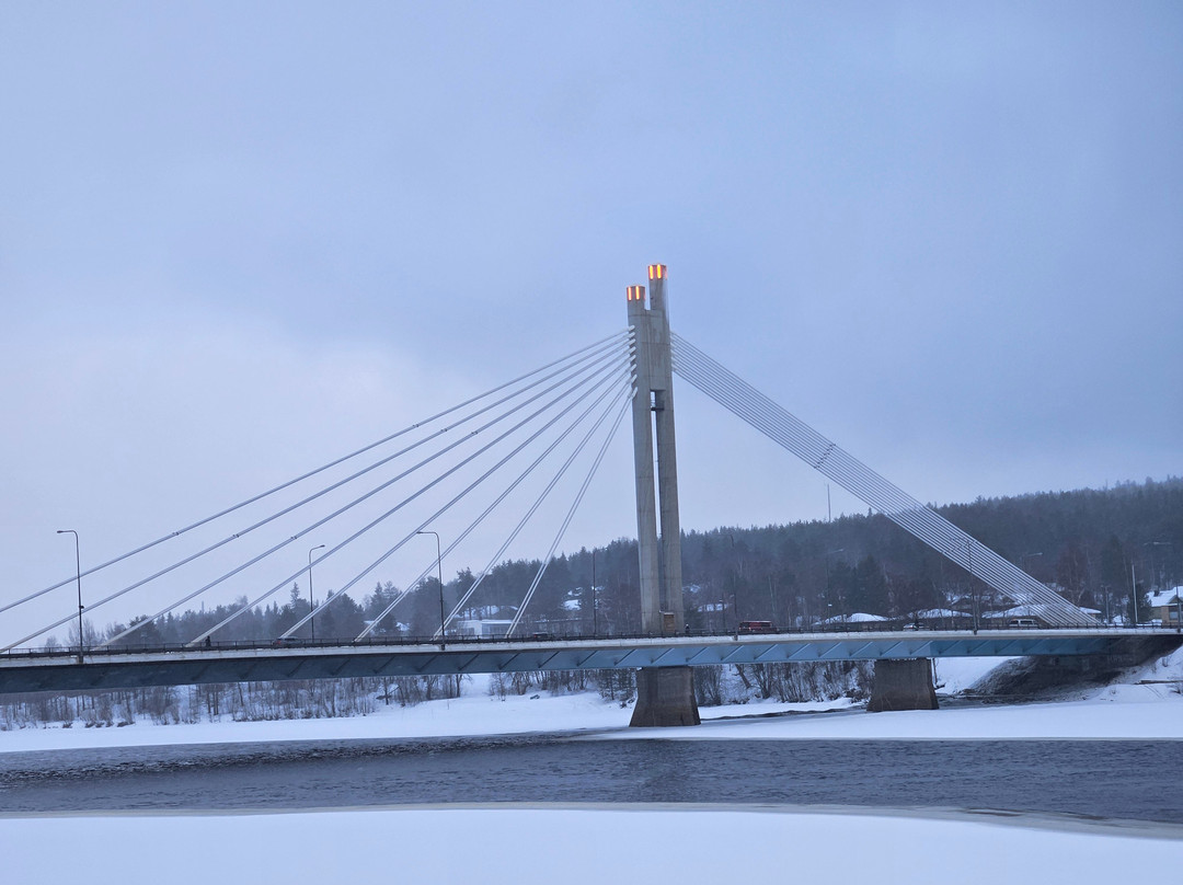 Lumberjack's Candle Bridge-罗瓦涅米必去景点