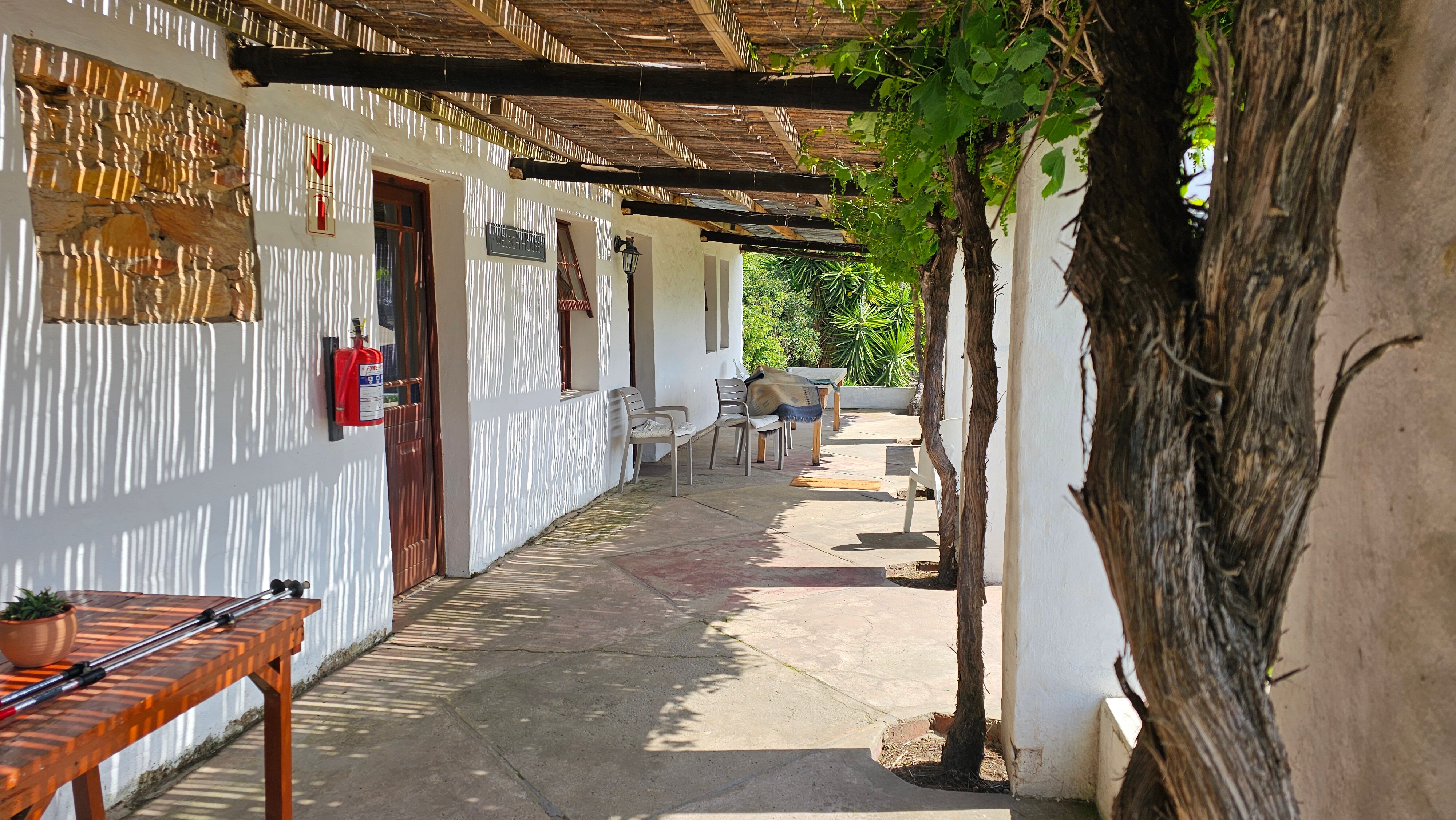 Over the Mountain Guest Farm-官方