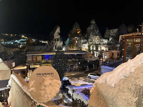 猫头鹰洞酒店主图