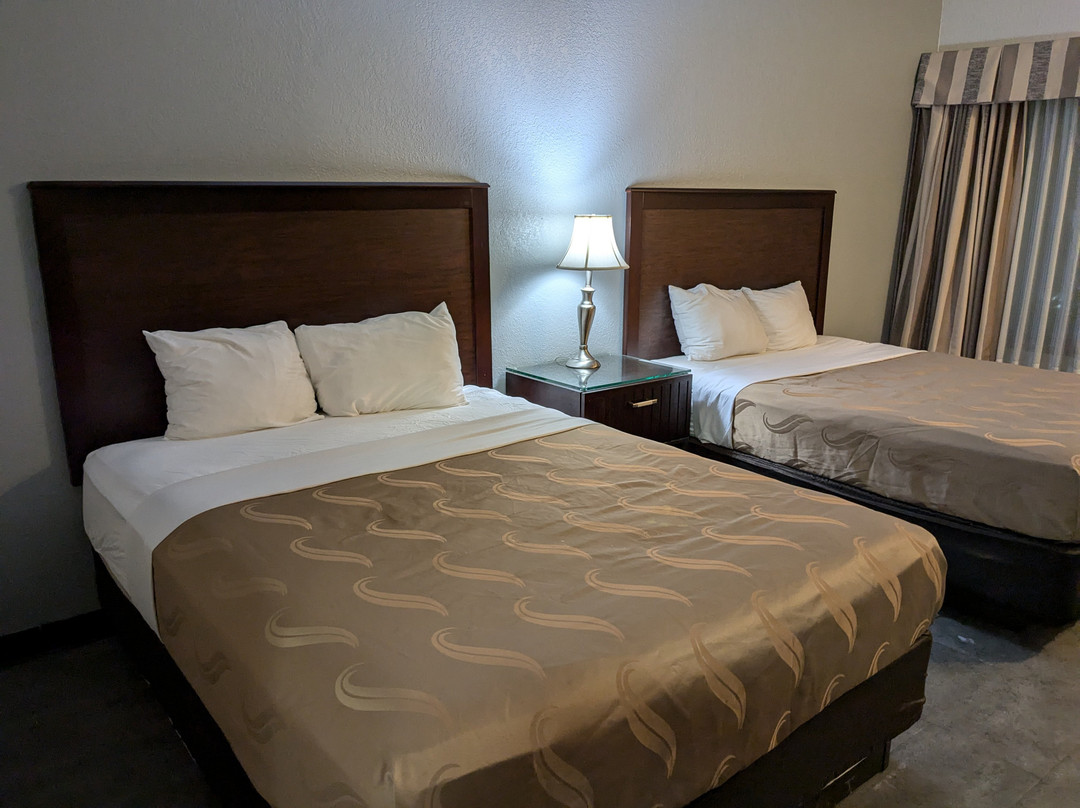 Suburban Studio Kansas City Airport North主图