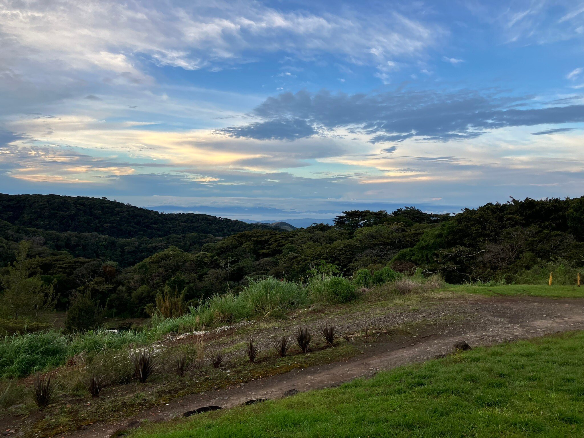 Hotel Montaña Monteverde-官方