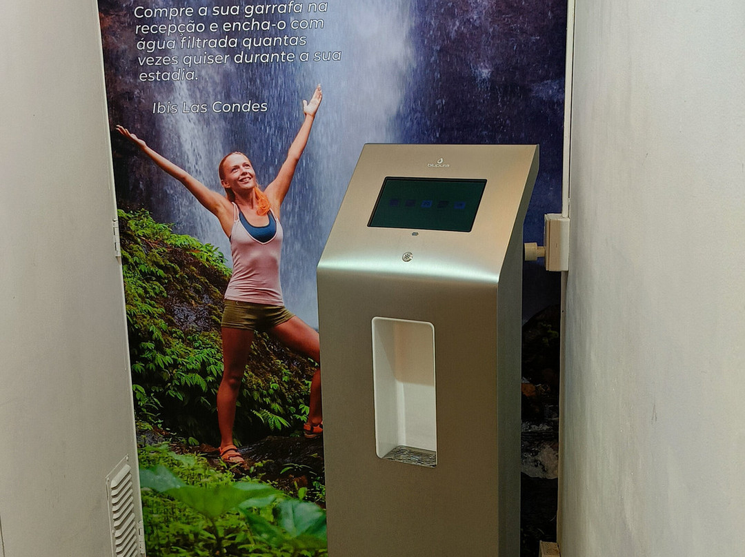 宜必思圣地亚哥拉斯孔德斯酒店主图