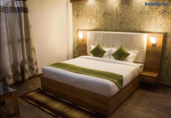 The Golden Paradise Hotel Shimla
