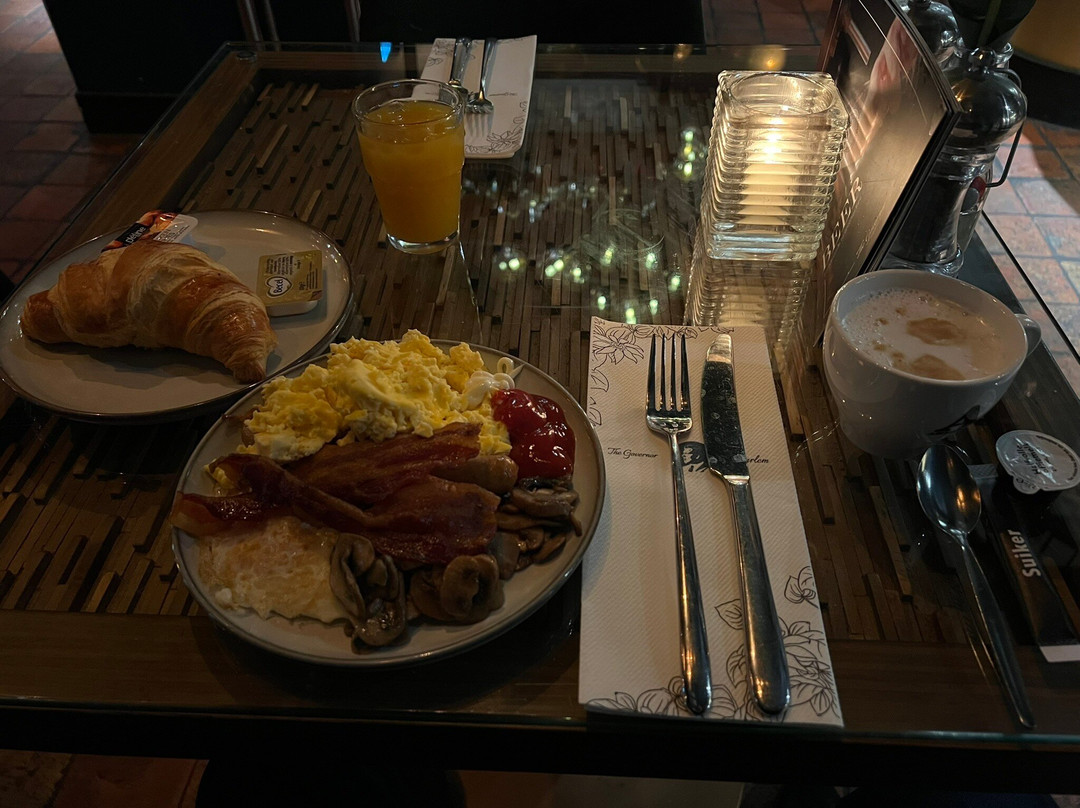 Ambassador City Centre Hotel主图
