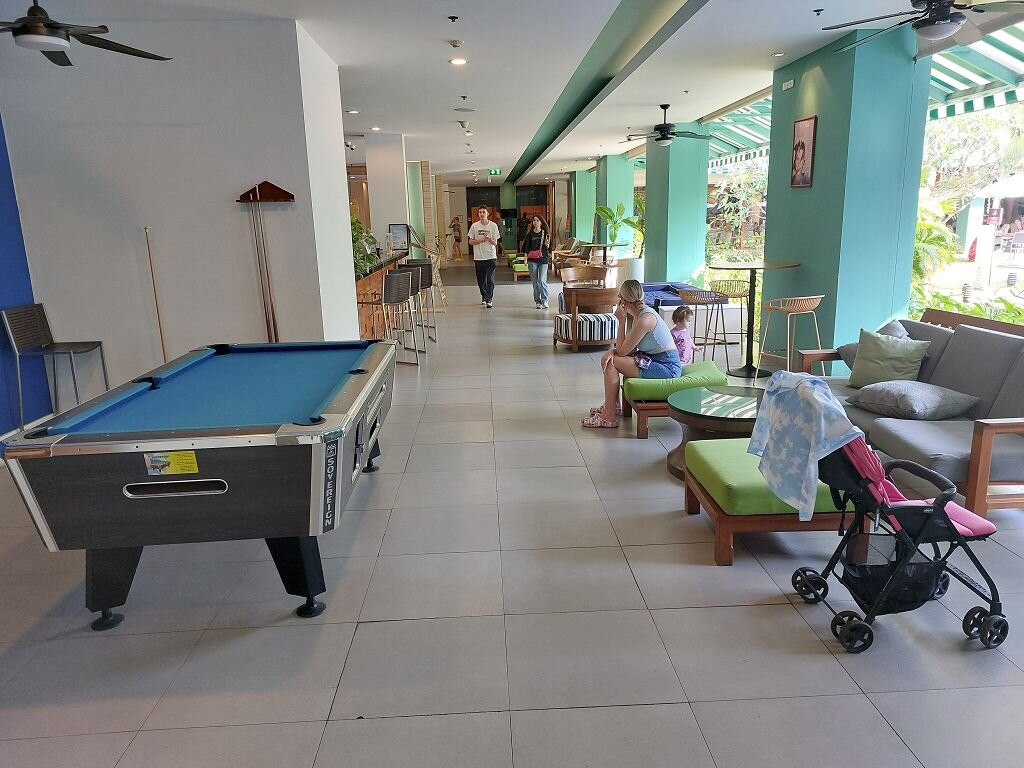 普吉岛宜必思卡塔酒店主图