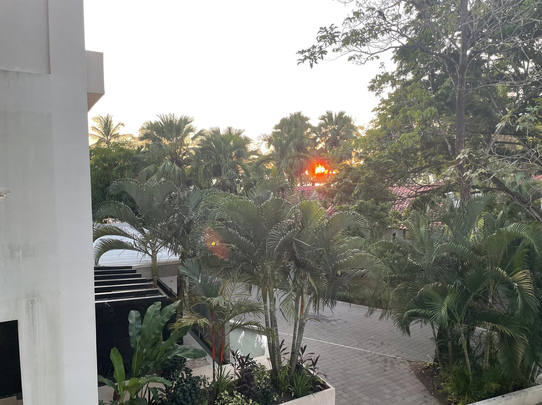 Azura Beach Resort主图