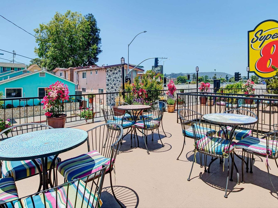 Super 8 by Wyndham Santa Cruz/Beach Boardwalk East