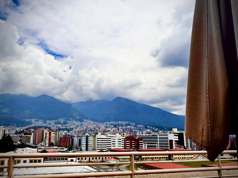 基多万豪酒店主图