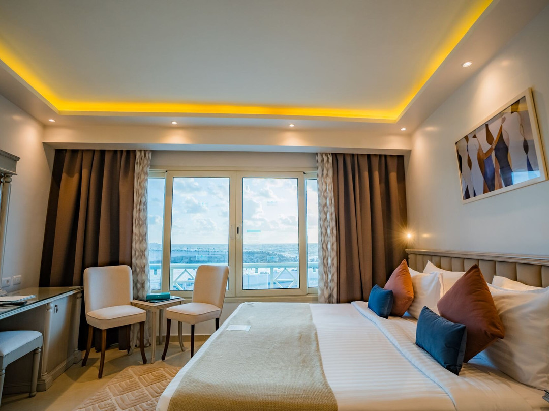 地中海阿祖尔酒店主图