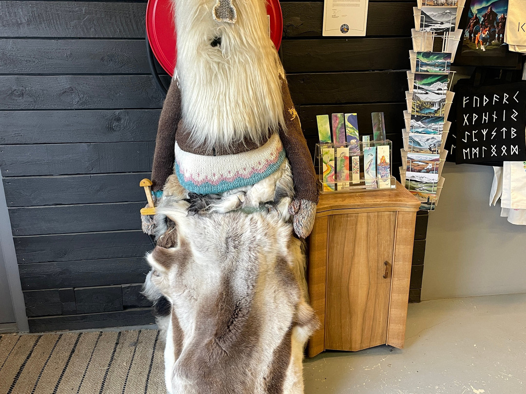 UNA Local Product-霍尔斯沃德吕尔镇必去景点