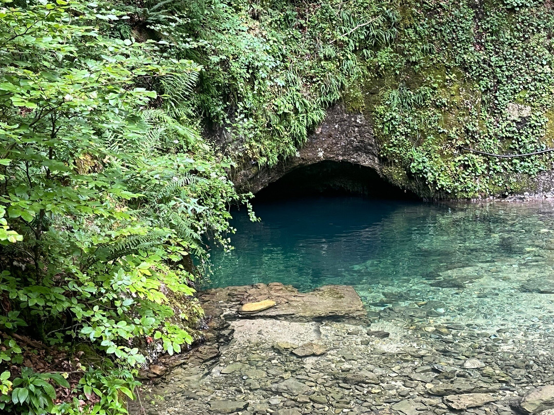 Source bleue-Montperreux必去景点