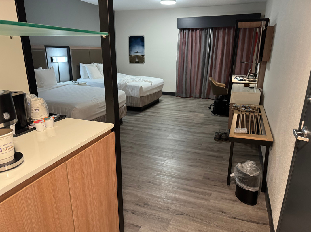 亚特兰大机场东贝斯特韦斯特优质酒店主图