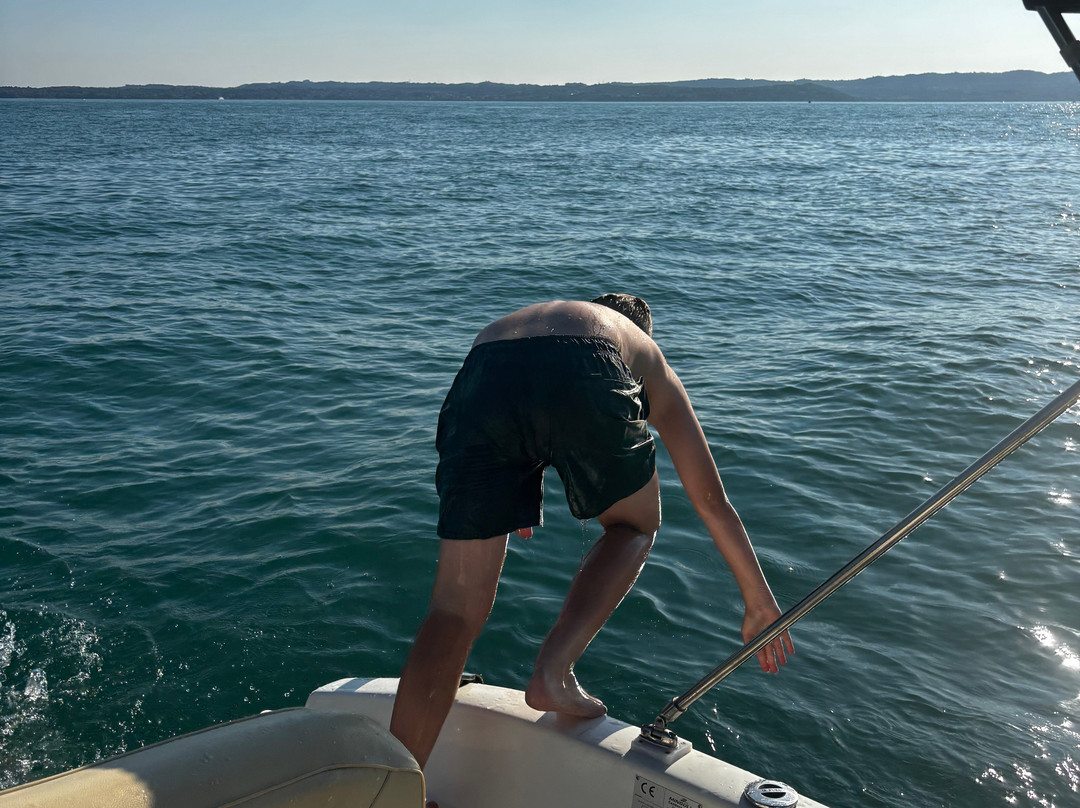 Dolphin Boat snc-代森扎诺-德尔加达必去景点