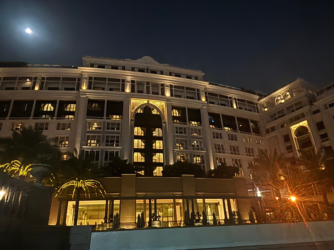 迪拜范思哲酒店主图