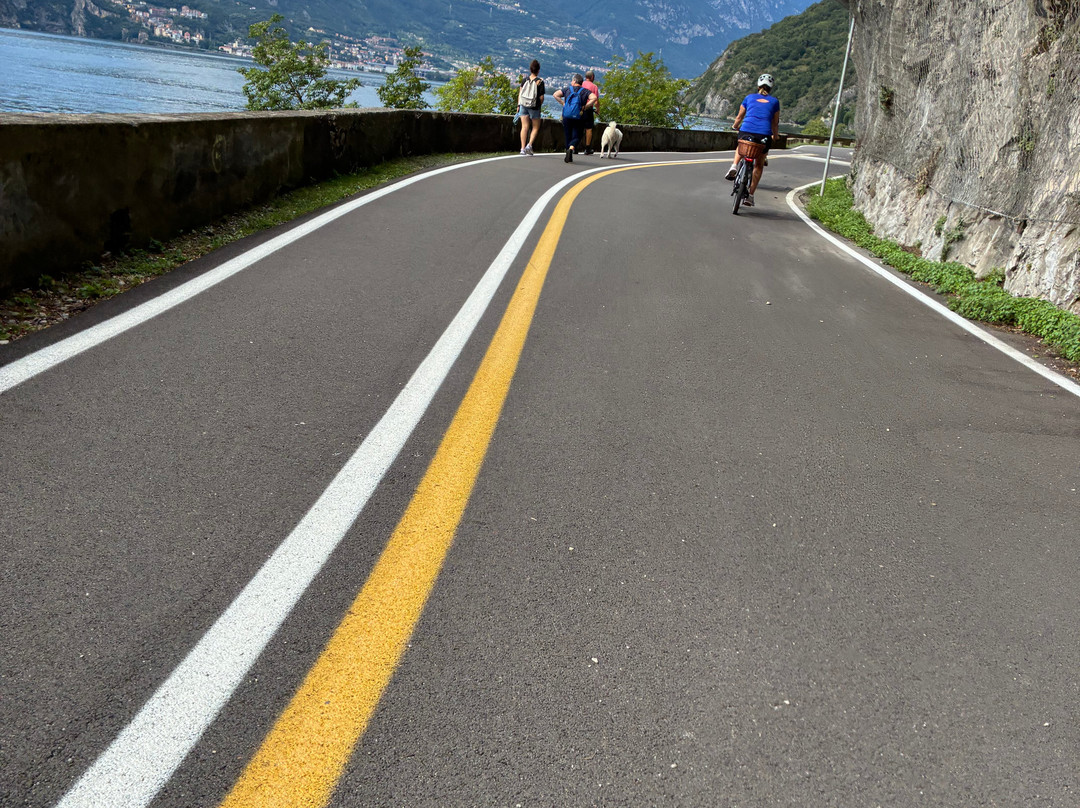 Gringo's E-bike-Solto Collina必去景点